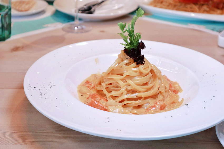 SMILE TABLE微笑餐桌