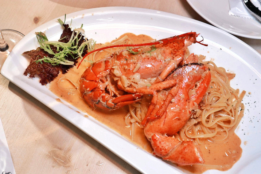 SMILE TABLE微笑餐桌