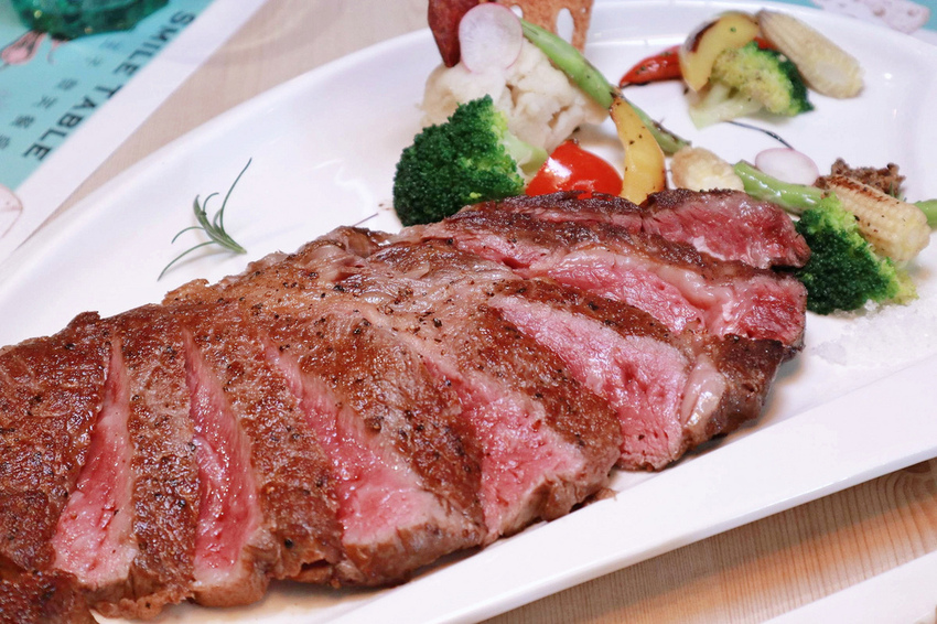 SMILE TABLE微笑餐桌