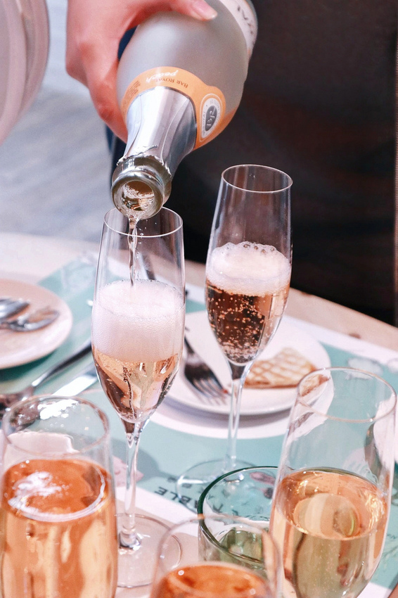 SMILE TABLE微笑餐桌