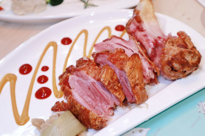 SMILE TABLE微笑餐桌