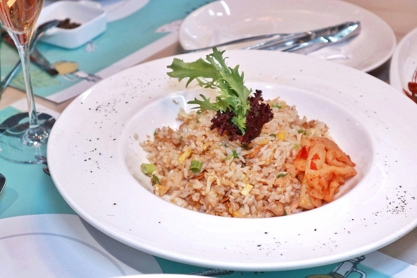 SMILE TABLE微笑餐桌