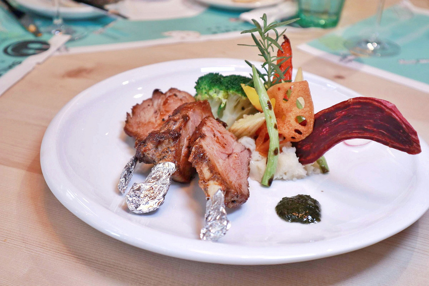 SMILE TABLE微笑餐桌