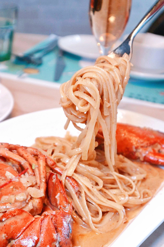 SMILE TABLE微笑餐桌