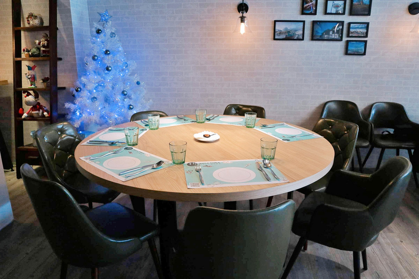 SMILE TABLE微笑餐桌