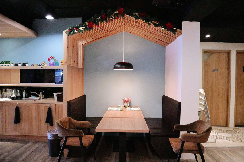 SMILE TABLE微笑餐桌