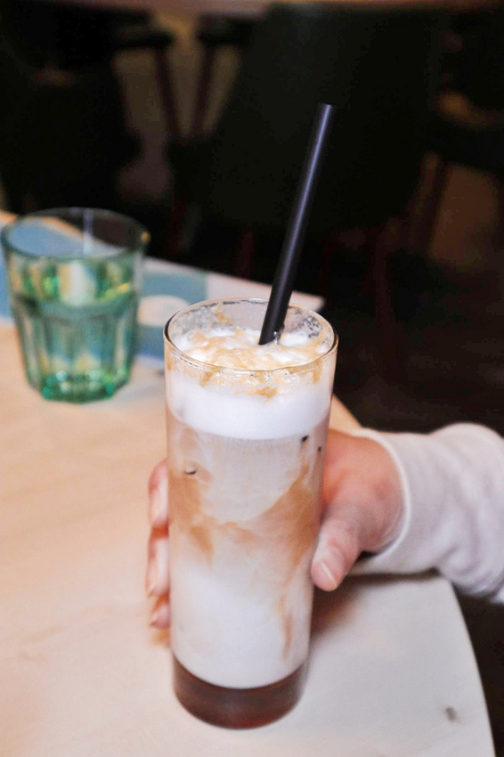 SMILE TABLE微笑餐桌