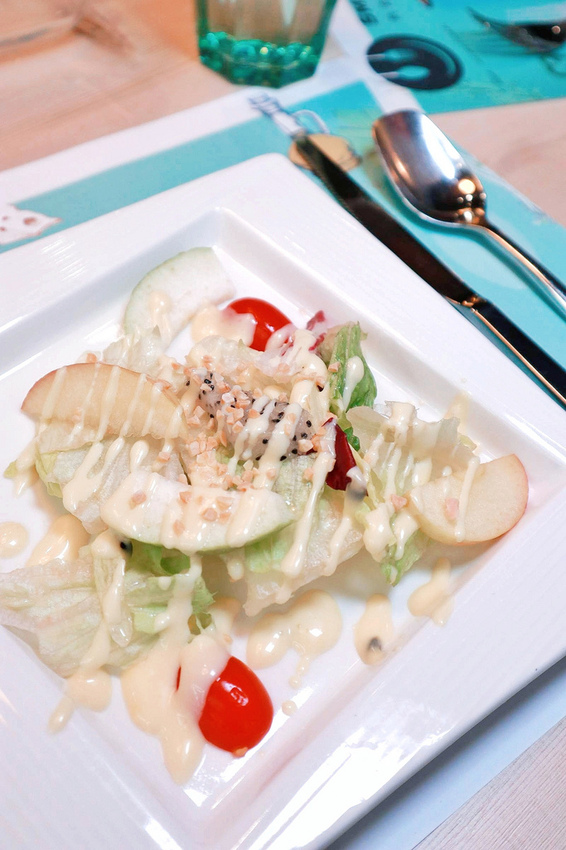 SMILE TABLE微笑餐桌