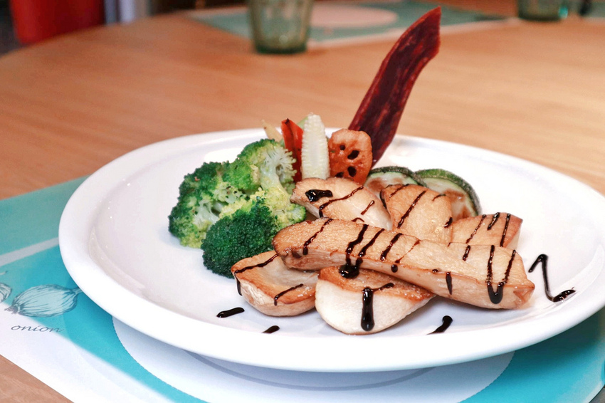 SMILE TABLE微笑餐桌