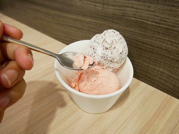 品町幸福鍋物:品町幸福鍋物-台北中山站火鍋 新加坡叻沙湯頭超讚 搭配新鮮海味或是鮮嫩肉片都經典 意麵是必須 吸湯後的風味堪稱一絕