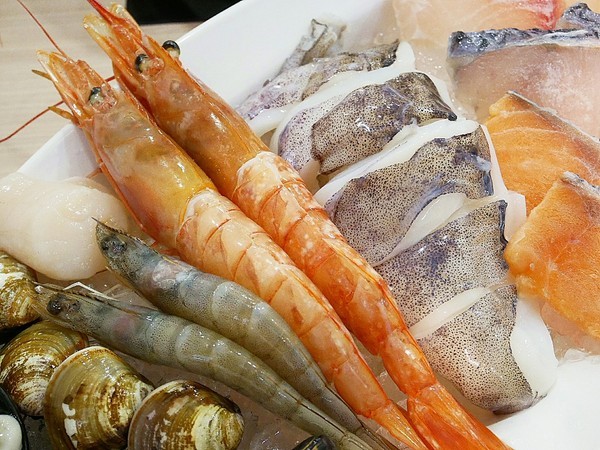 品町幸福鍋物:品町幸福鍋物-台北中山站火鍋 新加坡叻沙湯頭超讚 搭配新鮮海味或是鮮嫩肉片都經典 意麵是必須 吸湯後的風味堪稱一絕