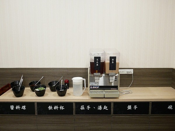 品町幸福鍋物:品町幸福鍋物-台北中山站火鍋 新加坡叻沙湯頭超讚 搭配新鮮海味或是鮮嫩肉片都經典 意麵是必須 吸湯後的風味堪稱一絕