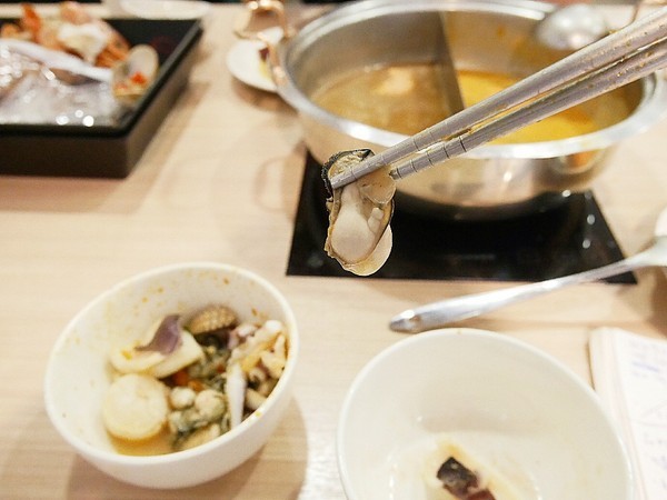 品町幸福鍋物:品町幸福鍋物-台北中山站火鍋 新加坡叻沙湯頭超讚 搭配新鮮海味或是鮮嫩肉片都經典 意麵是必須 吸湯後的風味堪稱一絕