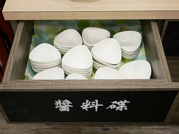 品町幸福鍋物:品町幸福鍋物-台北中山站火鍋 新加坡叻沙湯頭超讚 搭配新鮮海味或是鮮嫩肉片都經典 意麵是必須 吸湯後的風味堪稱一絕