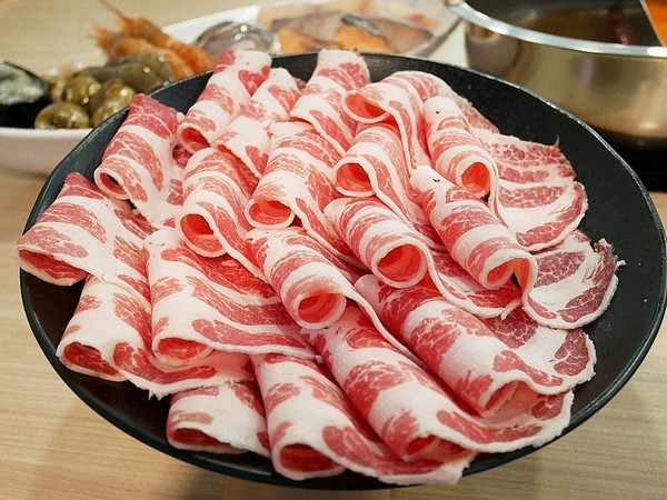 品町幸福鍋物:品町幸福鍋物-台北中山站火鍋 新加坡叻沙湯頭超讚 搭配新鮮海味或是鮮嫩肉片都經典 意麵是必須 吸湯後的風味堪稱一絕