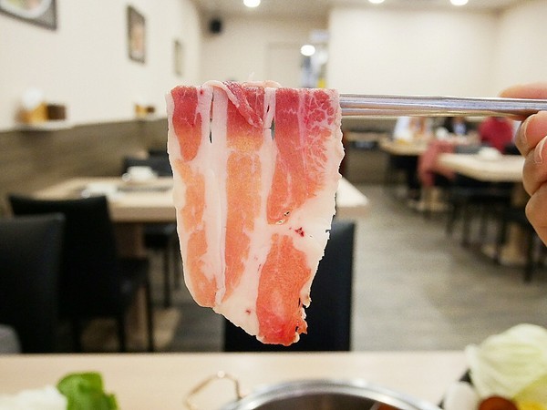 品町幸福鍋物:品町幸福鍋物-台北中山站火鍋 新加坡叻沙湯頭超讚 搭配新鮮海味或是鮮嫩肉片都經典 意麵是必須 吸湯後的風味堪稱一絕