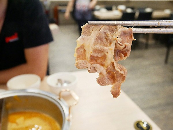 品町幸福鍋物:品町幸福鍋物-台北中山站火鍋 新加坡叻沙湯頭超讚 搭配新鮮海味或是鮮嫩肉片都經典 意麵是必須 吸湯後的風味堪稱一絕