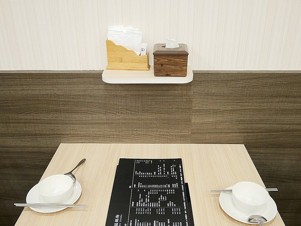 品町幸福鍋物:品町幸福鍋物-台北中山站火鍋 新加坡叻沙湯頭超讚 搭配新鮮海味或是鮮嫩肉片都經典 意麵是必須 吸湯後的風味堪稱一絕