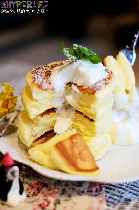 ROSE HOUSE CAFE,三井Outlet,三井Outlet咖啡,三井Outlet美食,三井Outlet誠品生活,古典玫瑰園,古典玫瑰園集團品牌,台中下午茶,台中厚鬆餅,台中咖啡,台中舒芙蕾鬆餅,特厚三層舒芙蕾鬆餅,精品咖啡,舒芙蕾 @強生與小吠的Hyper人蔘~