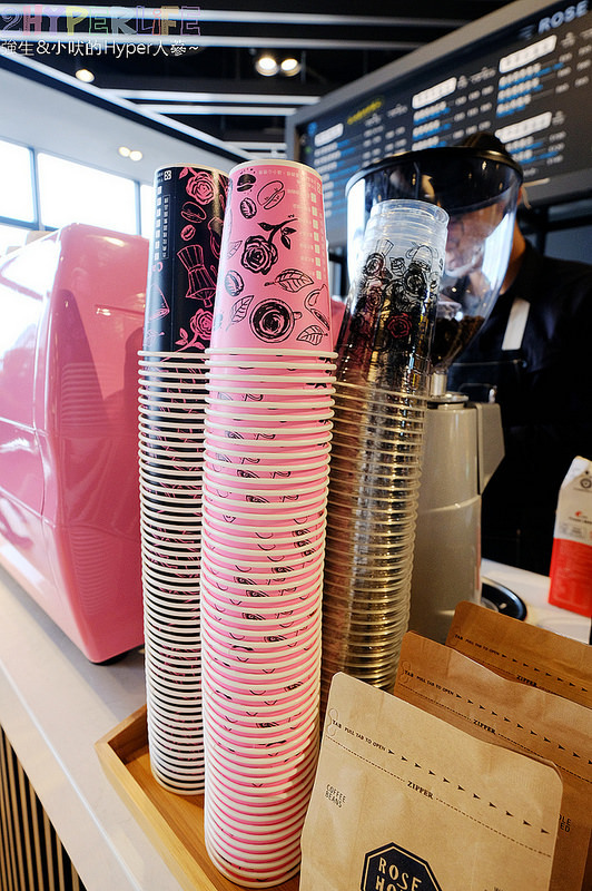 ROSE HOUSE CAFE,三井Outlet,三井Outlet咖啡,三井Outlet美食,三井Outlet誠品生活,古典玫瑰園,古典玫瑰園集團品牌,台中下午茶,台中厚鬆餅,台中咖啡,台中舒芙蕾鬆餅,特厚三層舒芙蕾鬆餅,精品咖啡,舒芙蕾 @強生與小吠的Hyper人蔘~