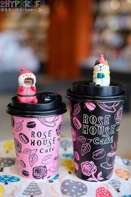 ROSE HOUSE CAFE,三井Outlet,三井Outlet咖啡,三井Outlet美食,三井Outlet誠品生活,古典玫瑰園,古典玫瑰園集團品牌,台中下午茶,台中厚鬆餅,台中咖啡,台中舒芙蕾鬆餅,特厚三層舒芙蕾鬆餅,精品咖啡,舒芙蕾 @強生與小吠的Hyper人蔘~