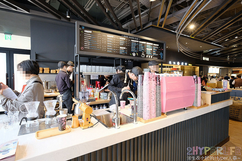 ROSE HOUSE CAFE,三井Outlet,三井Outlet咖啡,三井Outlet美食,三井Outlet誠品生活,古典玫瑰園,古典玫瑰園集團品牌,台中下午茶,台中厚鬆餅,台中咖啡,台中舒芙蕾鬆餅,特厚三層舒芙蕾鬆餅,精品咖啡,舒芙蕾 @強生與小吠的Hyper人蔘~