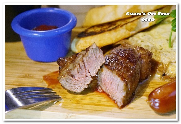 OSSO美式餐廳：新店美食／愛評體驗券．和狗狗一同度過美味的悠閒時光──OSSO美式餐廳