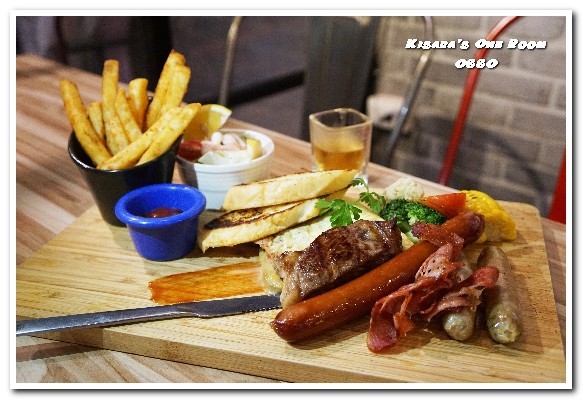 OSSO美式餐廳：新店美食／愛評體驗券．和狗狗一同度過美味的悠閒時光──OSSO美式餐廳