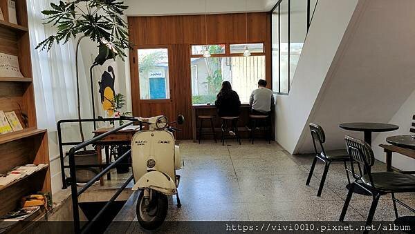 花蓮.花蓮市-花蓮痣男滷肉飯搬家囉!不再隱身西服店，變身文青感十足小店，滷肉飯的滷肉大塊有誠意喔!