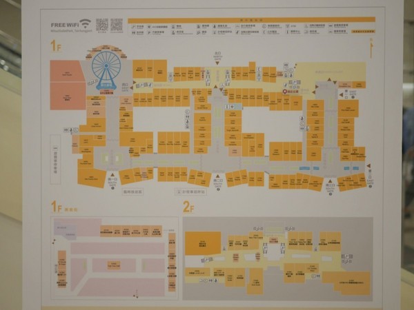 MITSUI OUTLET PARK 台中港(台中三井Outlet):【景點】台中三井Outlet-Mitsui Outlet Park 台中港@梧棲台中港區&梧棲老街 : 8字形的購物街, 價格不是很漂亮,據說未來會有電影院? 建議12/12正式開幕後再去, 目前很多都沒好, 店也關得早, 吃東西更要排到天荒地老