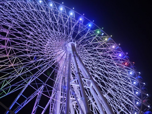 MITSUI OUTLET PARK 台中港(台中三井Outlet):【景點】台中三井Outlet-Mitsui Outlet Park 台中港@梧棲台中港區&梧棲老街 : 8字形的購物街, 價格不是很漂亮,據說未來會有電影院? 建議12/12正式開幕後再去, 目前很多都沒好, 店也關得早, 吃東西更要排到天荒地老