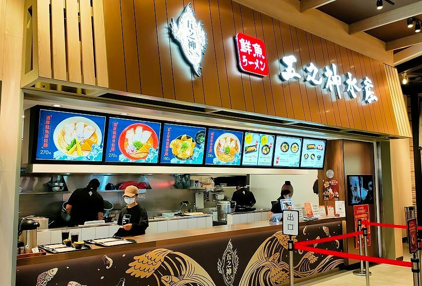 【台中景點】台中三井OUTLET.超過40家美食餐廳+貨櫃市集整理!