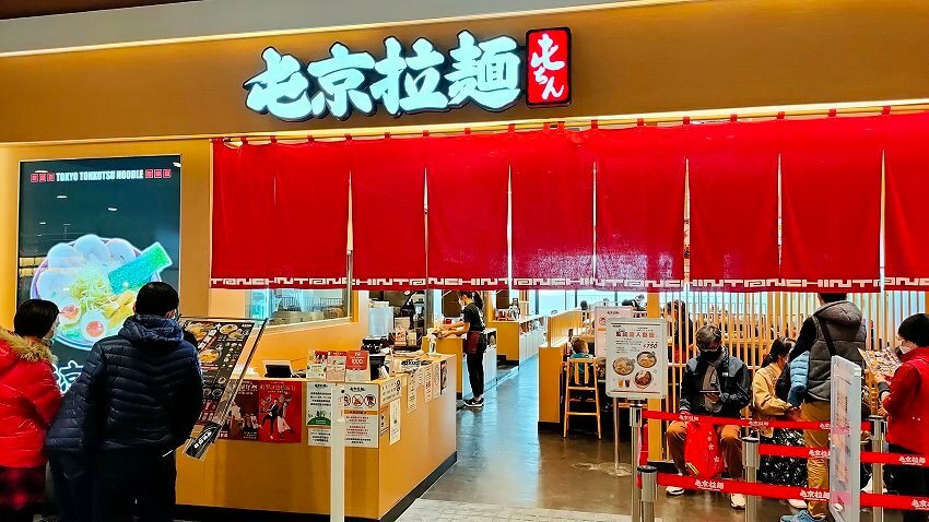 【台中景點】台中三井OUTLET.超過40家美食餐廳+貨櫃市集整理!