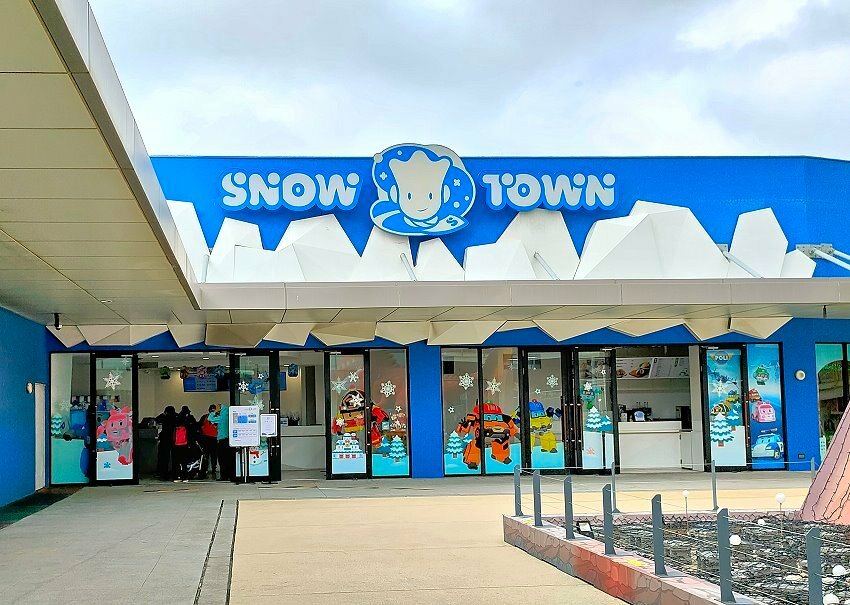 【台中景點】台中三井OUTLET.超過40家美食餐廳+貨櫃市集整理!