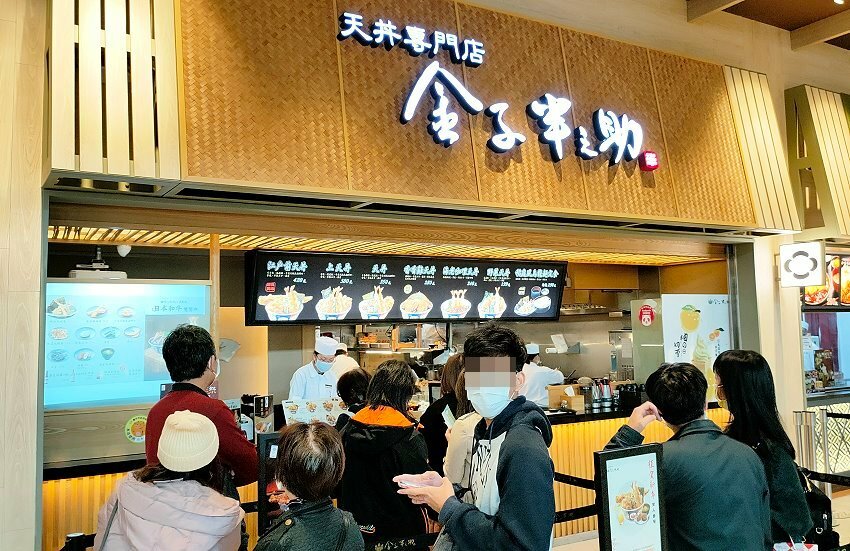 【台中景點】台中三井OUTLET.超過40家美食餐廳+貨櫃市集整理!