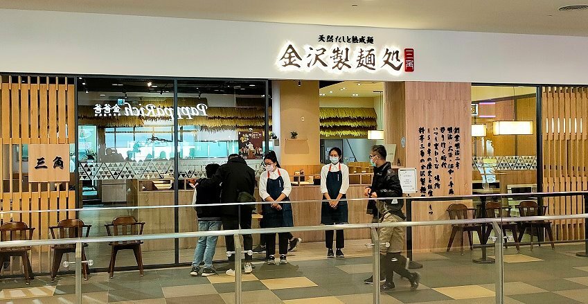 【台中景點】台中三井OUTLET.超過40家美食餐廳+貨櫃市集整理!