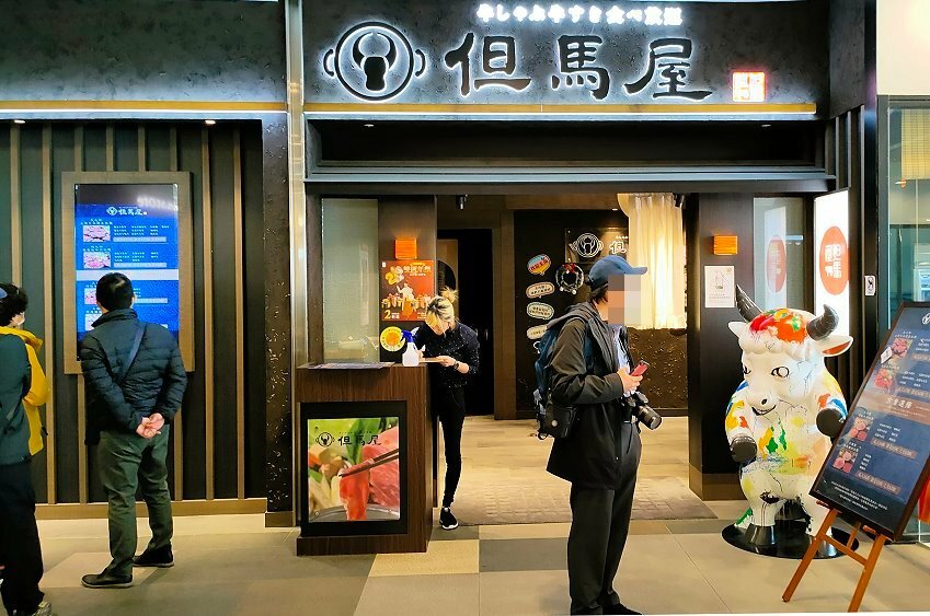 【台中景點】台中三井OUTLET.超過40家美食餐廳+貨櫃市集整理!