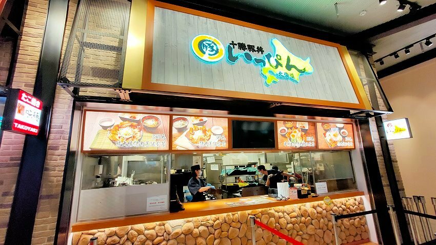 【台中景點】台中三井OUTLET.超過40家美食餐廳+貨櫃市集整理!