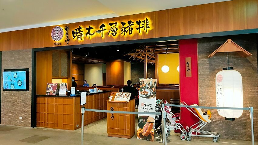 【台中景點】台中三井OUTLET.超過40家美食餐廳+貨櫃市集整理!