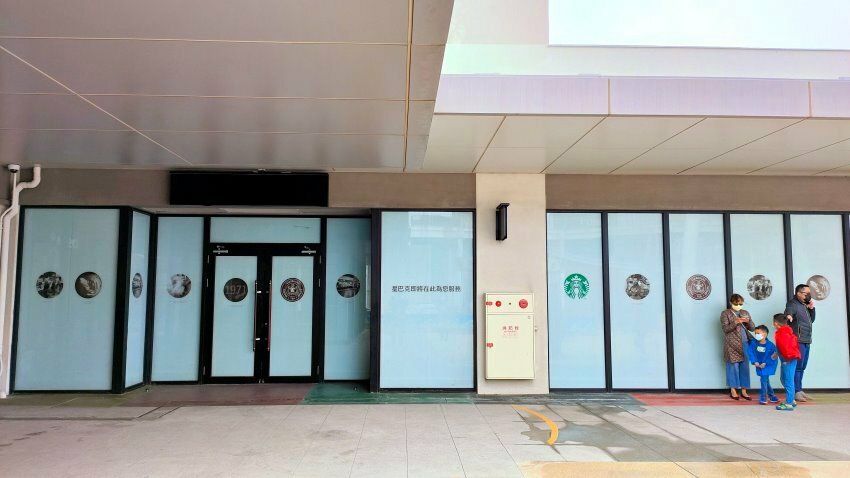 【台中景點】台中三井OUTLET.超過40家美食餐廳+貨櫃市集整理!