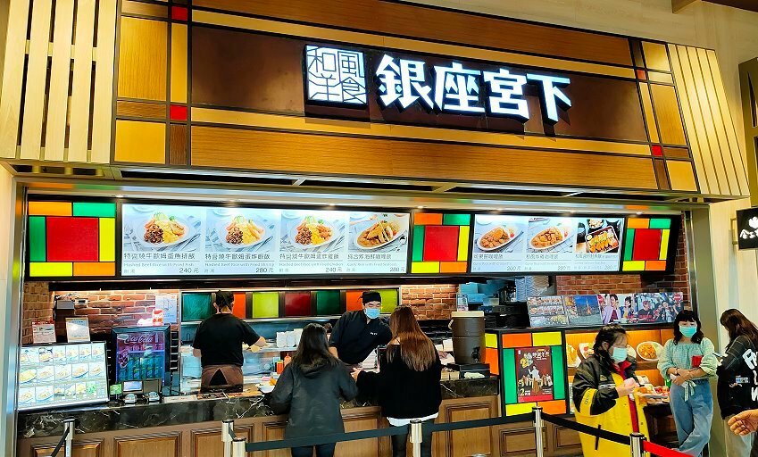 【台中景點】台中三井OUTLET.超過40家美食餐廳+貨櫃市集整理!