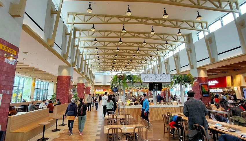 【台中景點】台中三井OUTLET.超過40家美食餐廳+貨櫃市集整理!