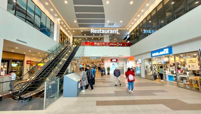 【台中景點】台中三井OUTLET.超過40家美食餐廳+貨櫃市集整理!