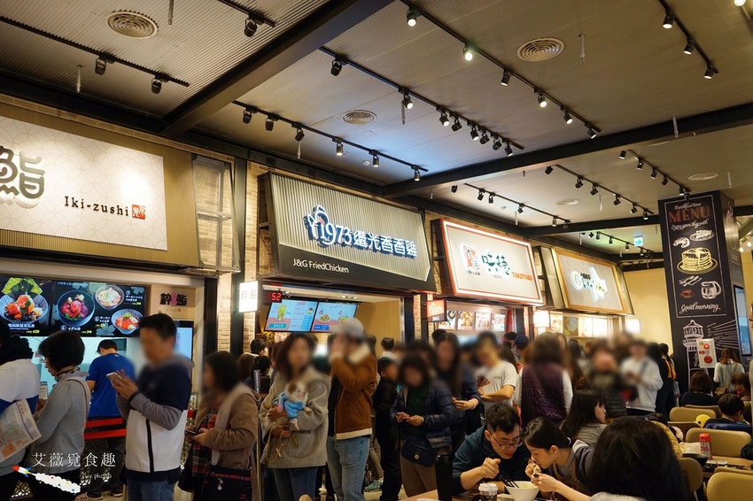 MITSUI OUTLET PARK 台中港 || 台中三井OUTLET全台首座海港摩天輪和海景誠品書店,逛街美食攻略