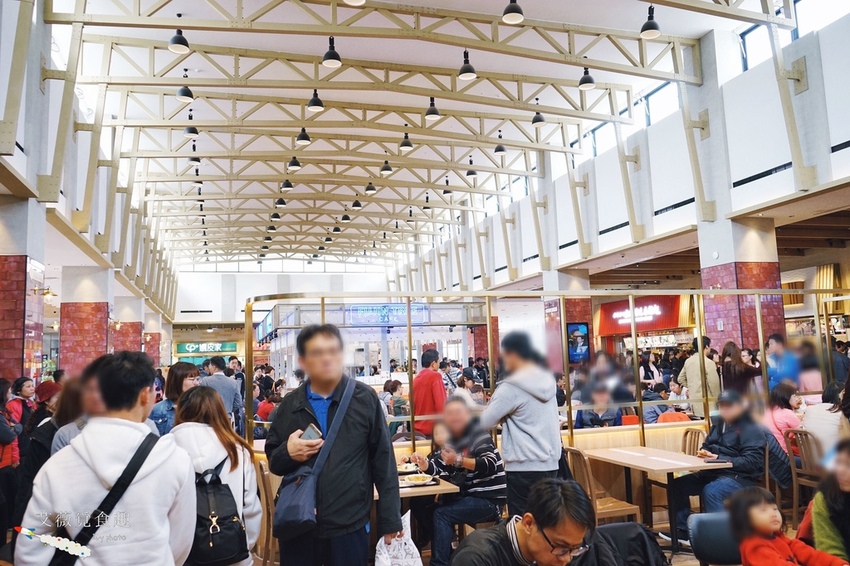 MITSUI OUTLET PARK 台中港 || 台中三井OUTLET全台首座海港摩天輪和海景誠品書店,逛街美食攻略