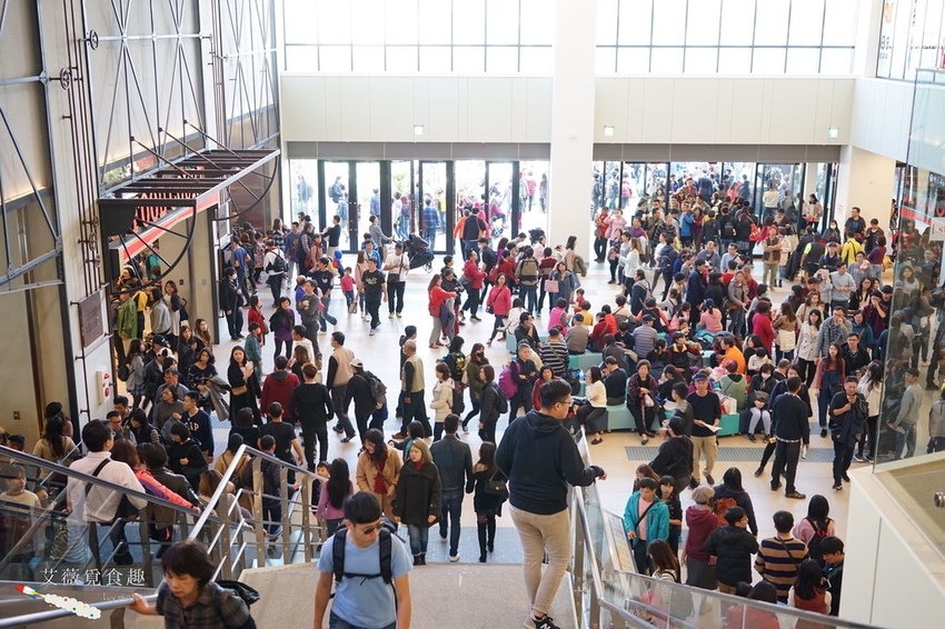 MITSUI OUTLET PARK 台中港 || 台中三井OUTLET全台首座海港摩天輪和海景誠品書店,逛街美食攻略