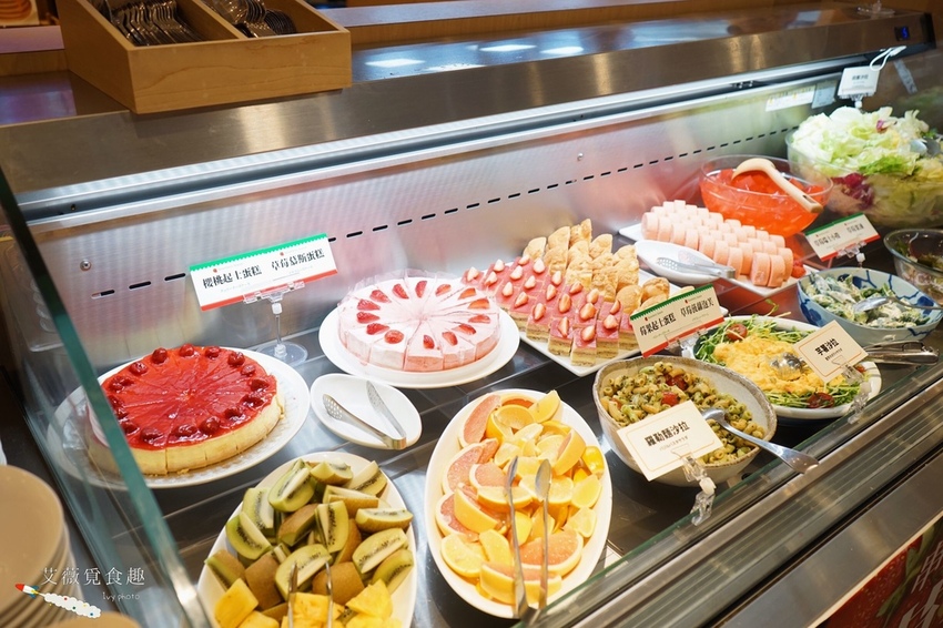 MITSUI OUTLET PARK 台中港 || 台中三井OUTLET全台首座海港摩天輪和海景誠品書店,逛街美食攻略