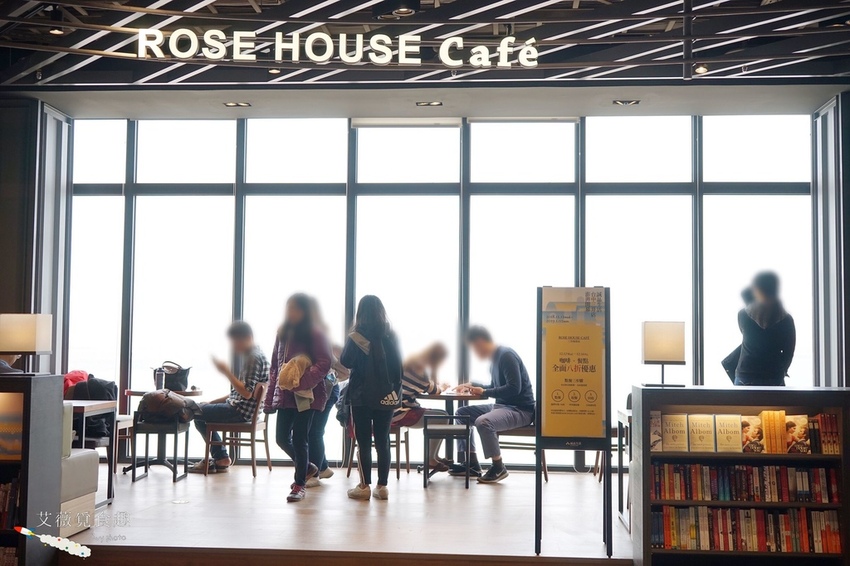 MITSUI OUTLET PARK 台中港 || 台中三井OUTLET全台首座海港摩天輪和海景誠品書店,逛街美食攻略