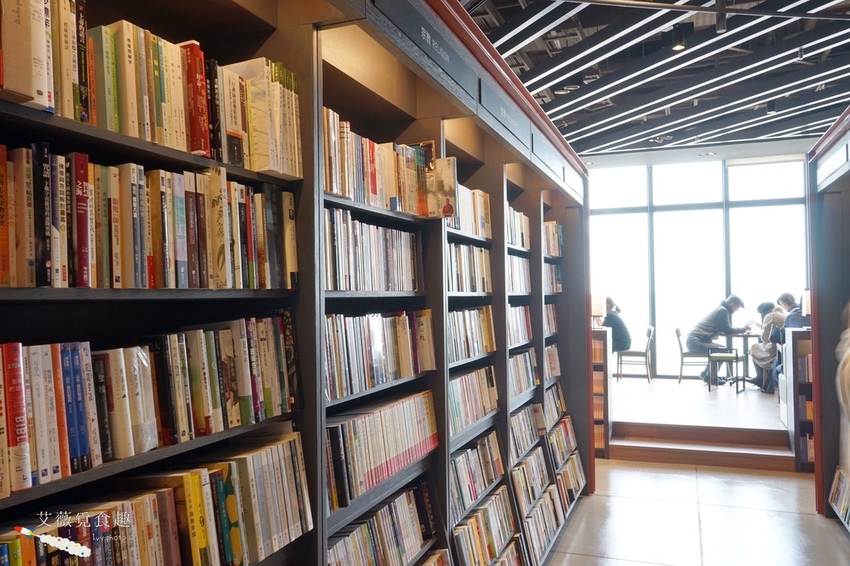 MITSUI OUTLET PARK 台中港 || 台中三井OUTLET全台首座海港摩天輪和海景誠品書店,逛街美食攻略