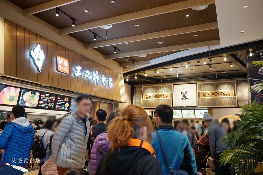 MITSUI OUTLET PARK 台中港 || 台中三井OUTLET全台首座海港摩天輪和海景誠品書店,逛街美食攻略